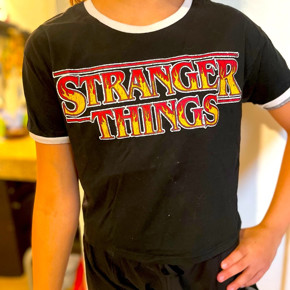 Stranger things crop (Netflix store) Size 10/12